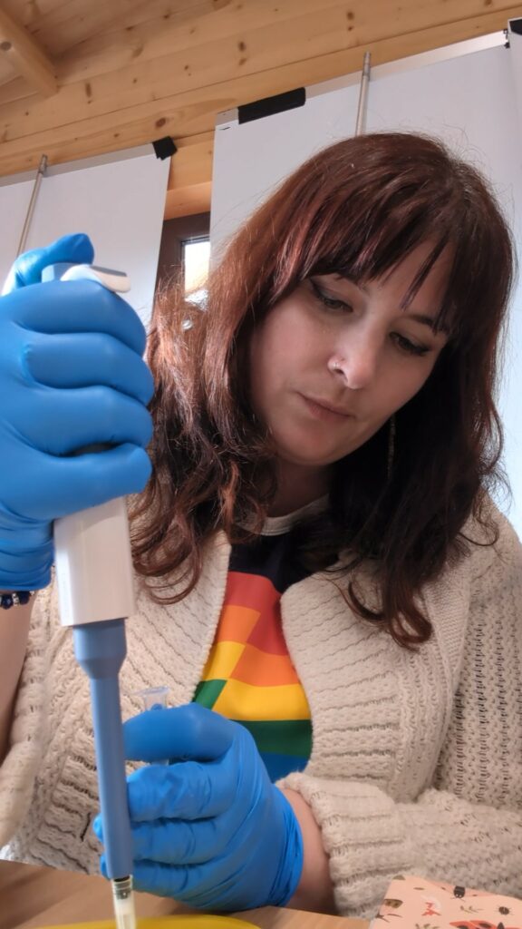 Sarah Shuttleworth on a DNA barcoding course
